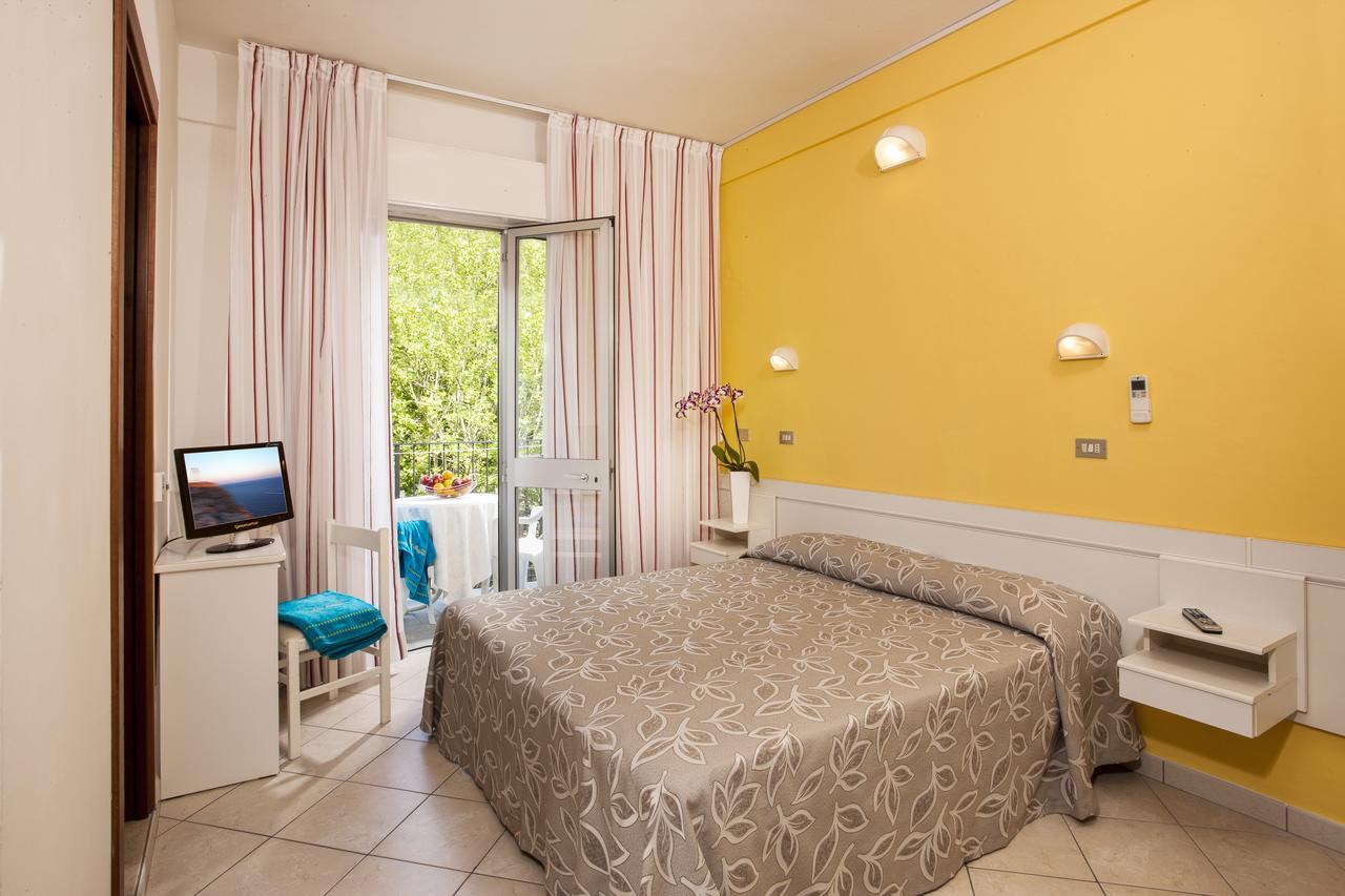 Hotel Calypso Cesenatico Rum bild