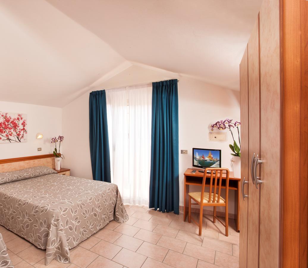 Hotel Calypso Cesenatico Rum bild