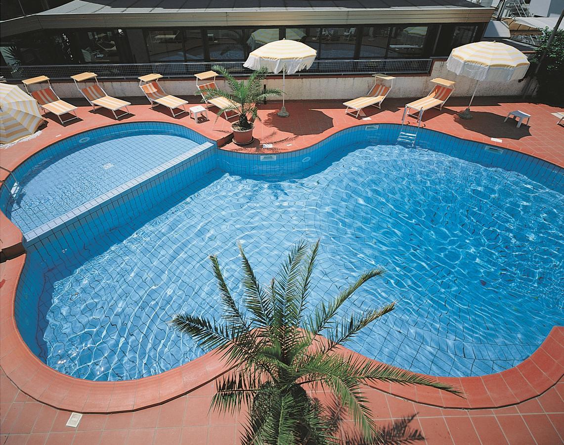 Hotel Calypso Cesenatico Exteriör bild